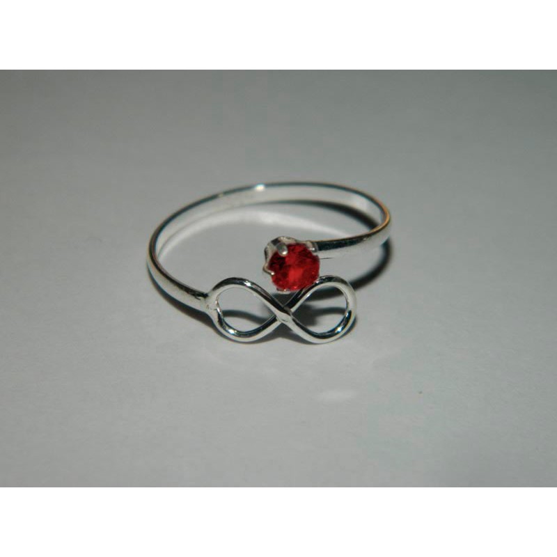 Anillos con 2024 piedras rojas